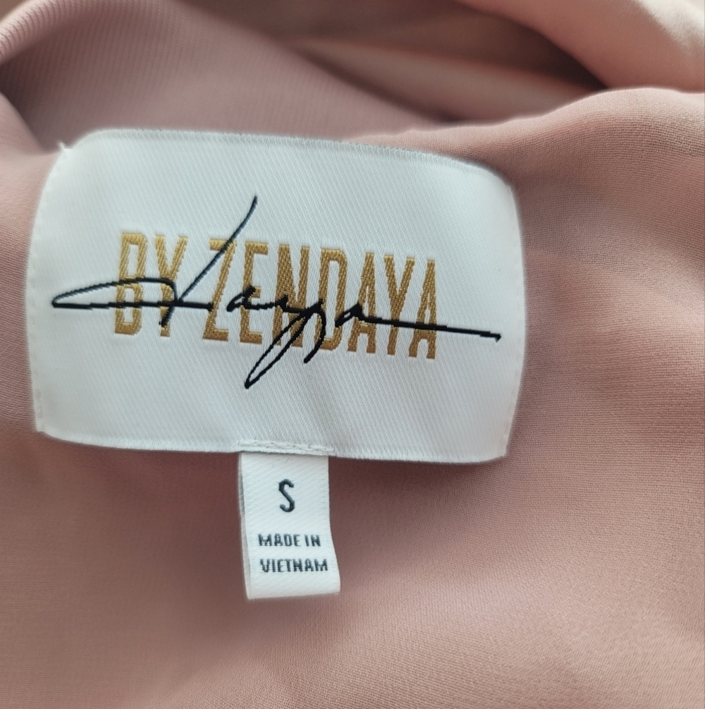 DAYA BY ZENDAYA ELEGANT SATIN DRESS/JACKET IN  SOFT PINK WOMENS SIZE SMALL - Picture 4 of 16
